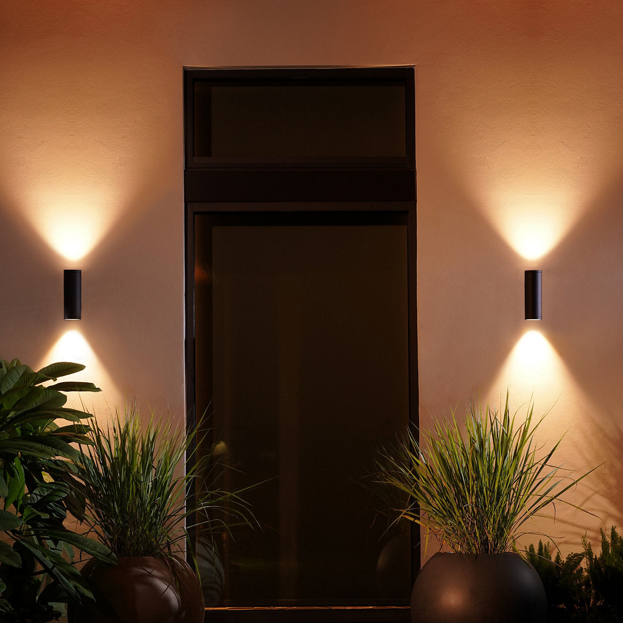 Hue Appear Outdoor Wall Light 8W W&Color Ambiance