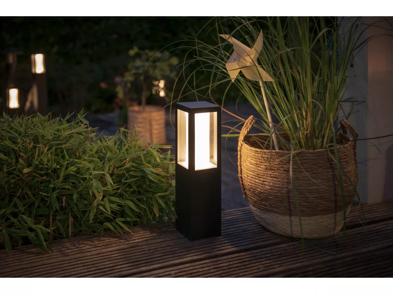 Hue IMPRESS OUTDOOR PEDESTAL LIGHT