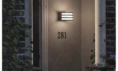 Hue Lucca Outdoor Wall Light 9W