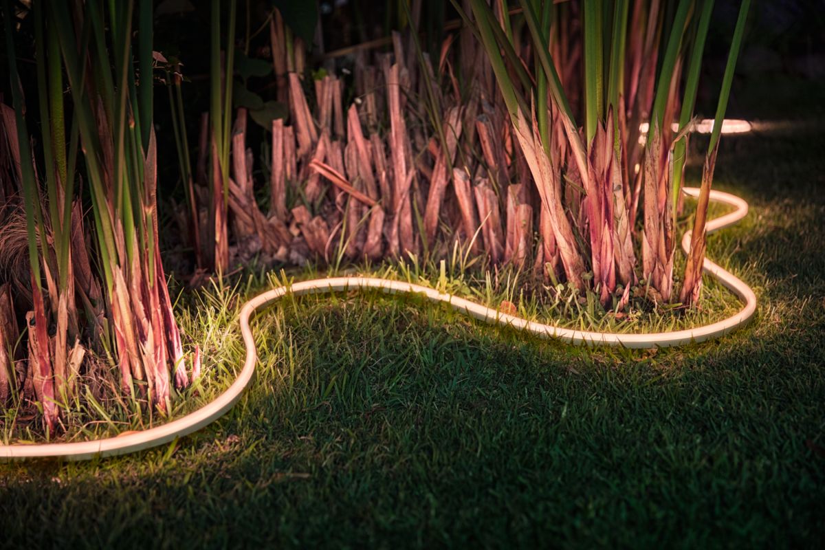 Hue Outdoor Lightstrip 2M W&Color Ambiance